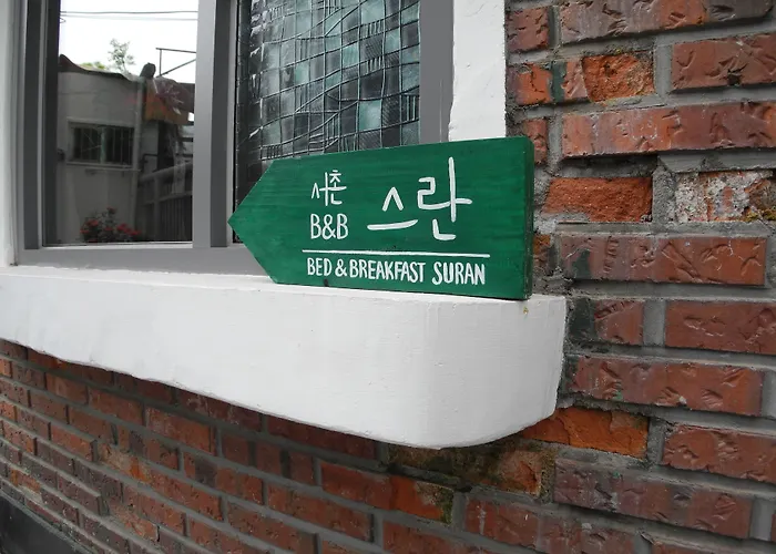 Отель типа "постель и завтрак" Seochon Suran 2*