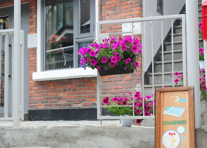 Отель типа "постель и завтрак" Seochon Suran Сеул